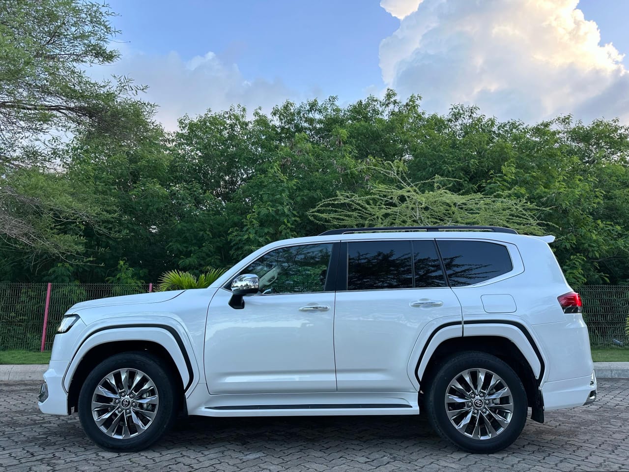 TOYOTA LANDCRUISER ZX