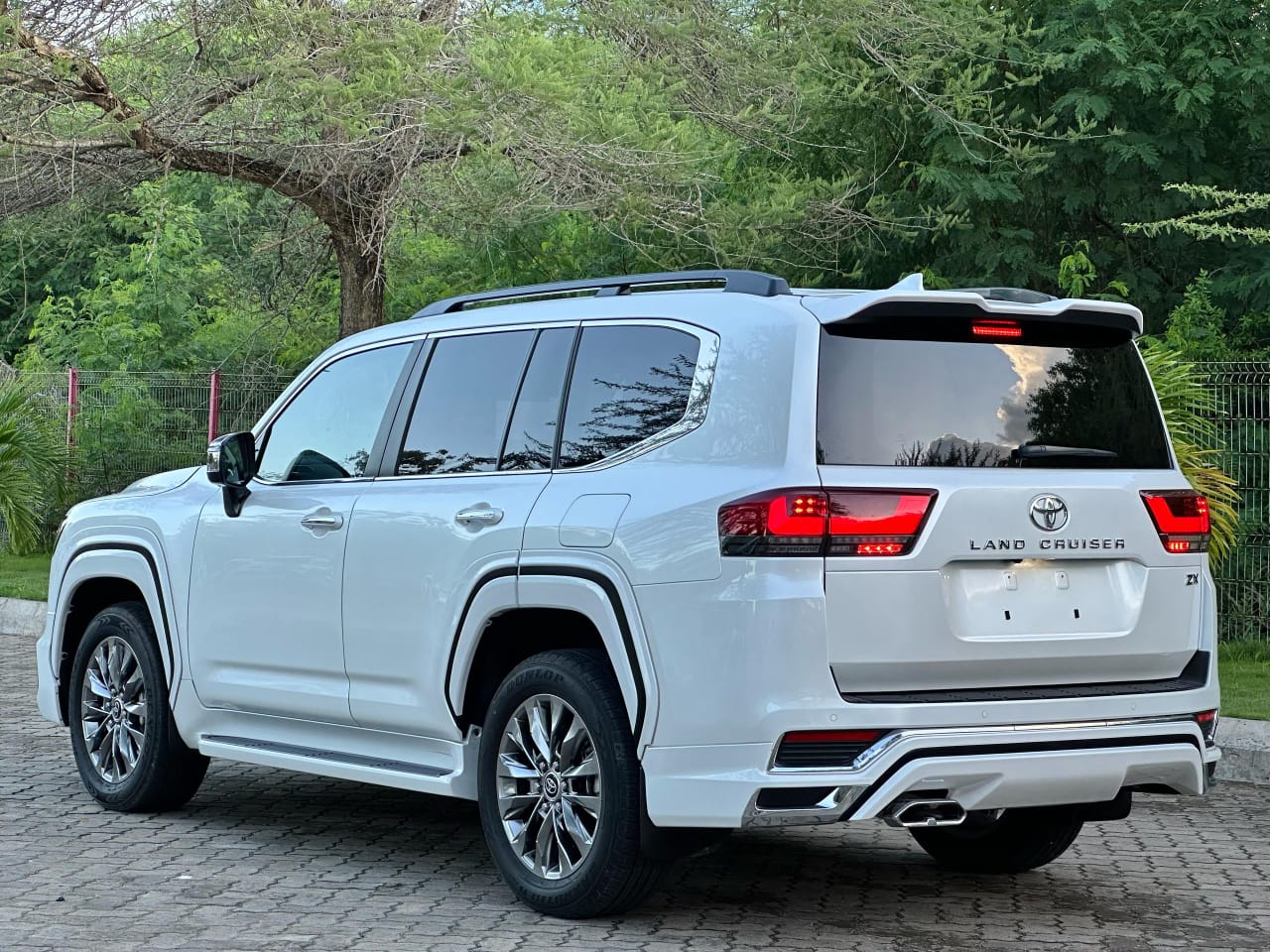 TOYOTA LANDCRUISER ZX