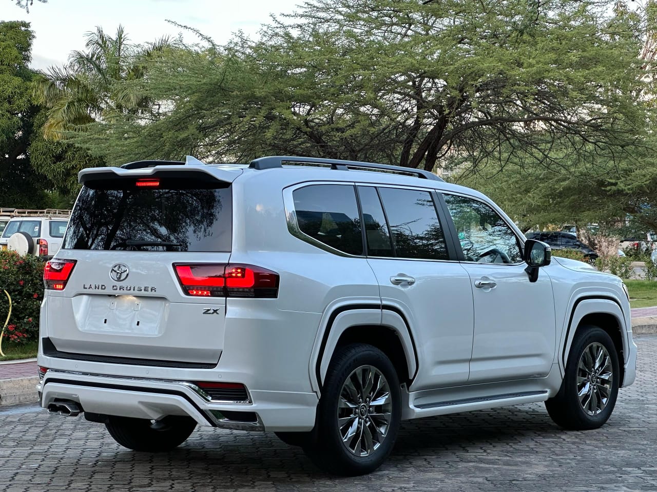 TOYOTA LANDCRUISER ZX