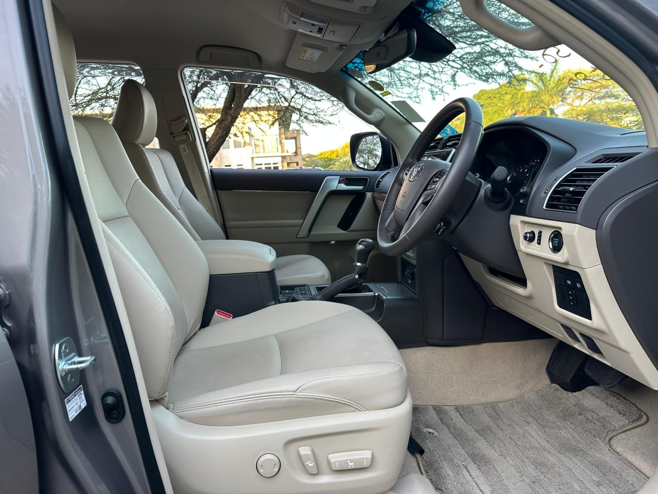 TOYOTA LAND CRUISER PRADO