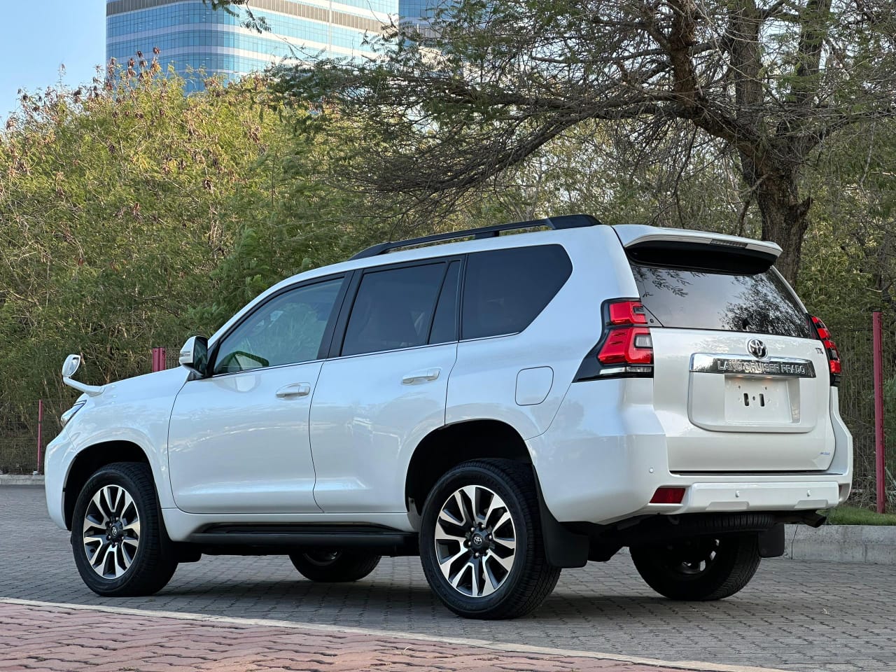 TOYOTA LAND CRUISER PRADO