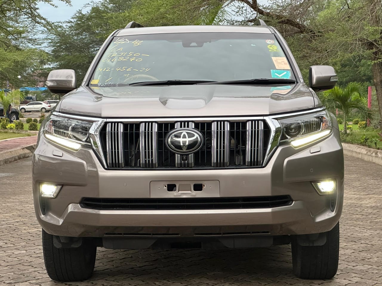 TOTOTA LAND CRUISER PRADO