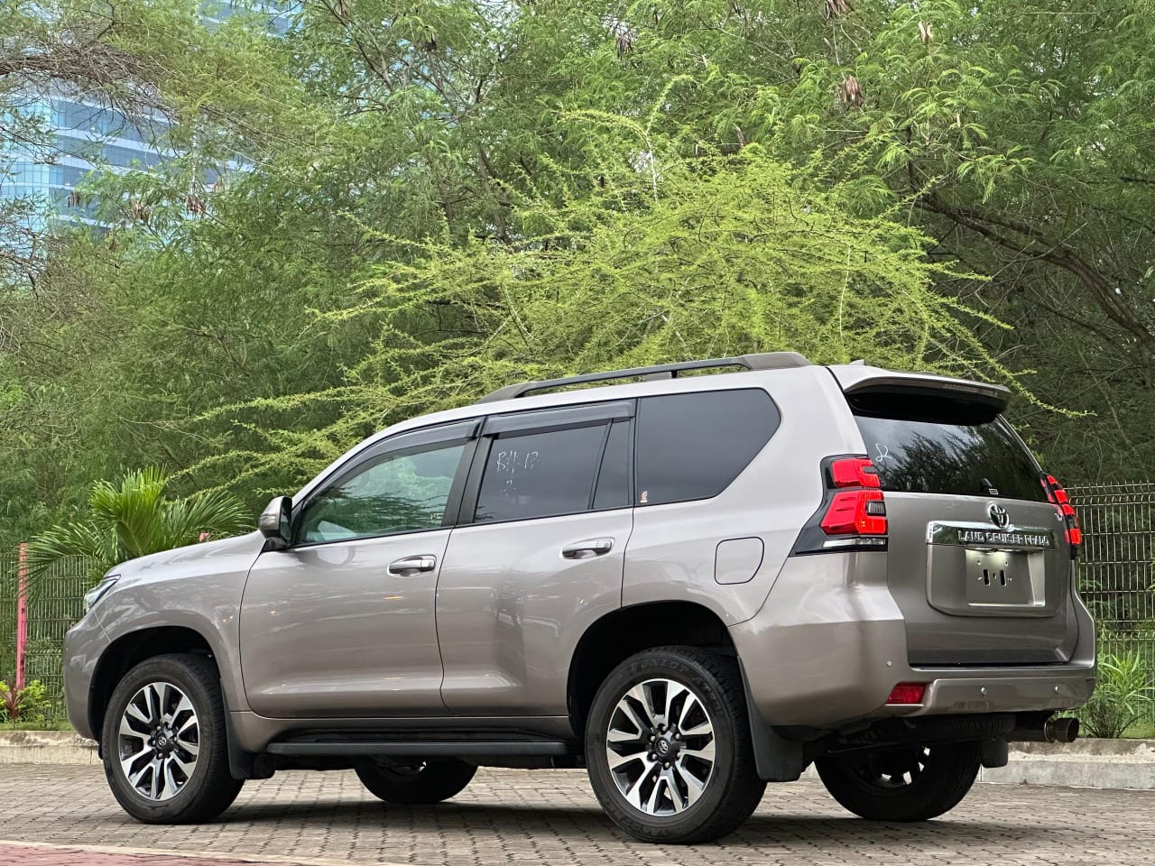 TOTOTA LAND CRUISER PRADO