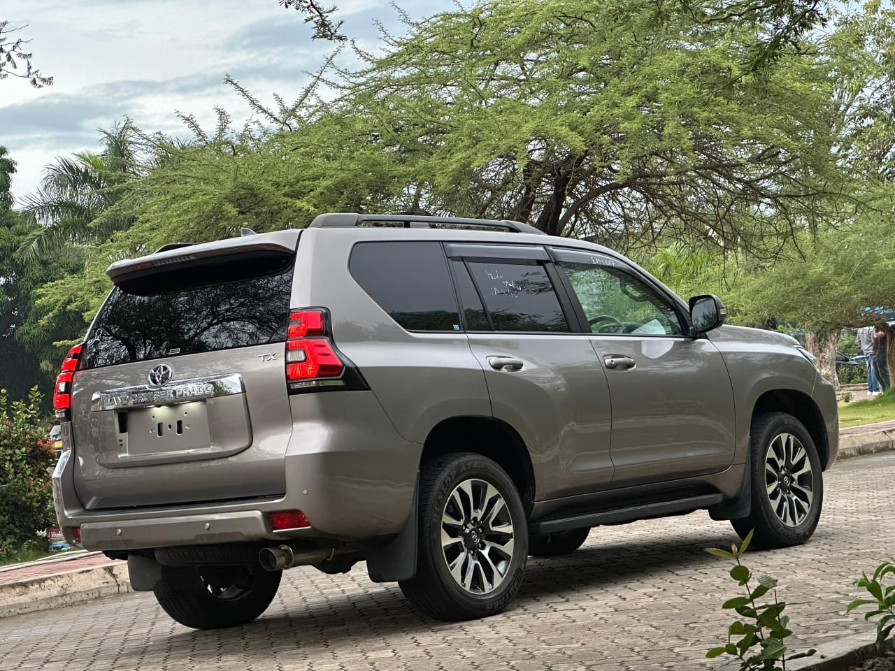 TOTOTA LAND CRUISER PRADO