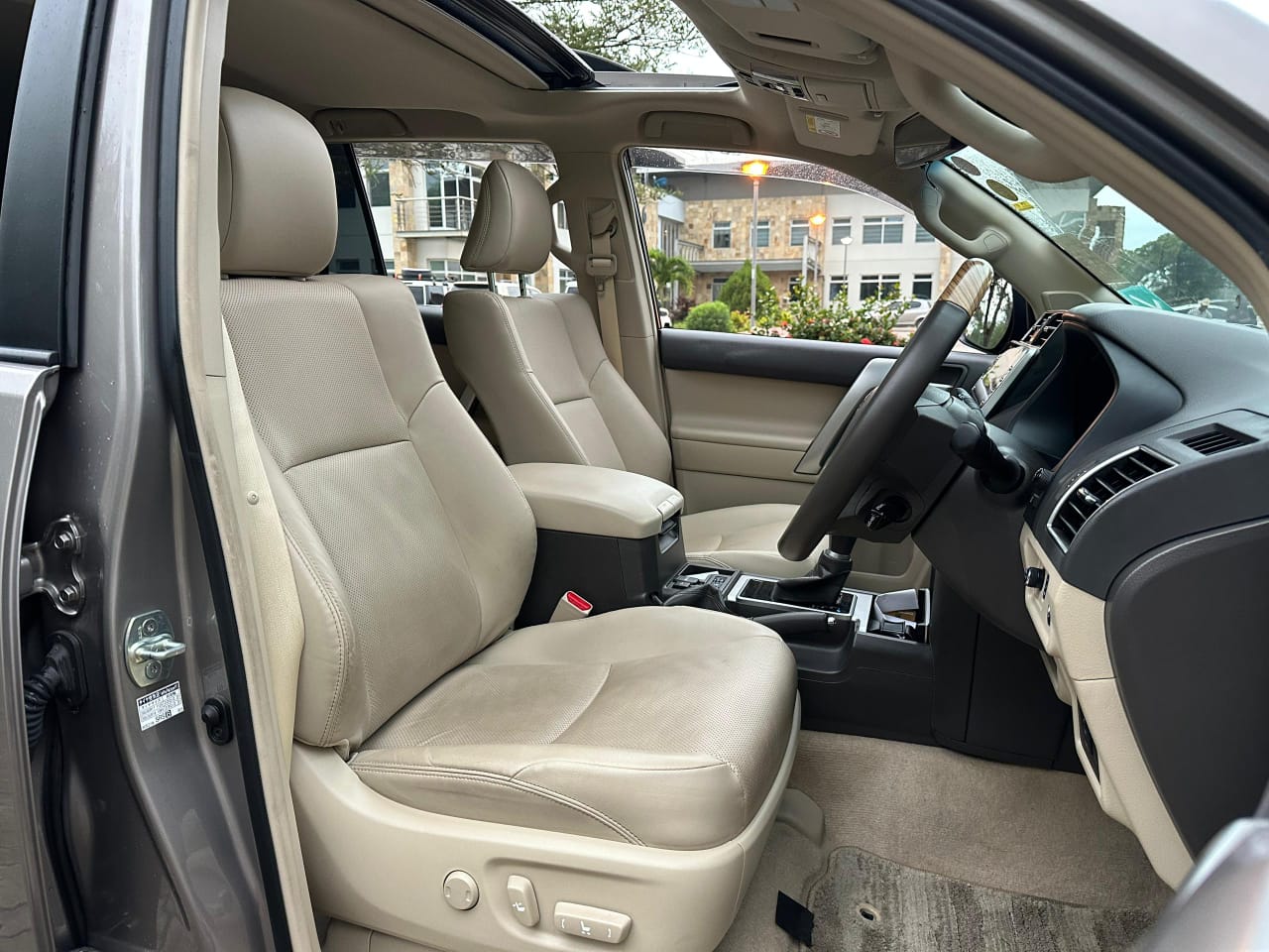 TOTOTA LAND CRUISER PRADO