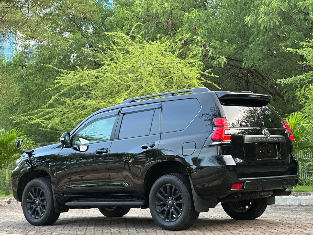 TOYOTA LAND CRUISER PRADO