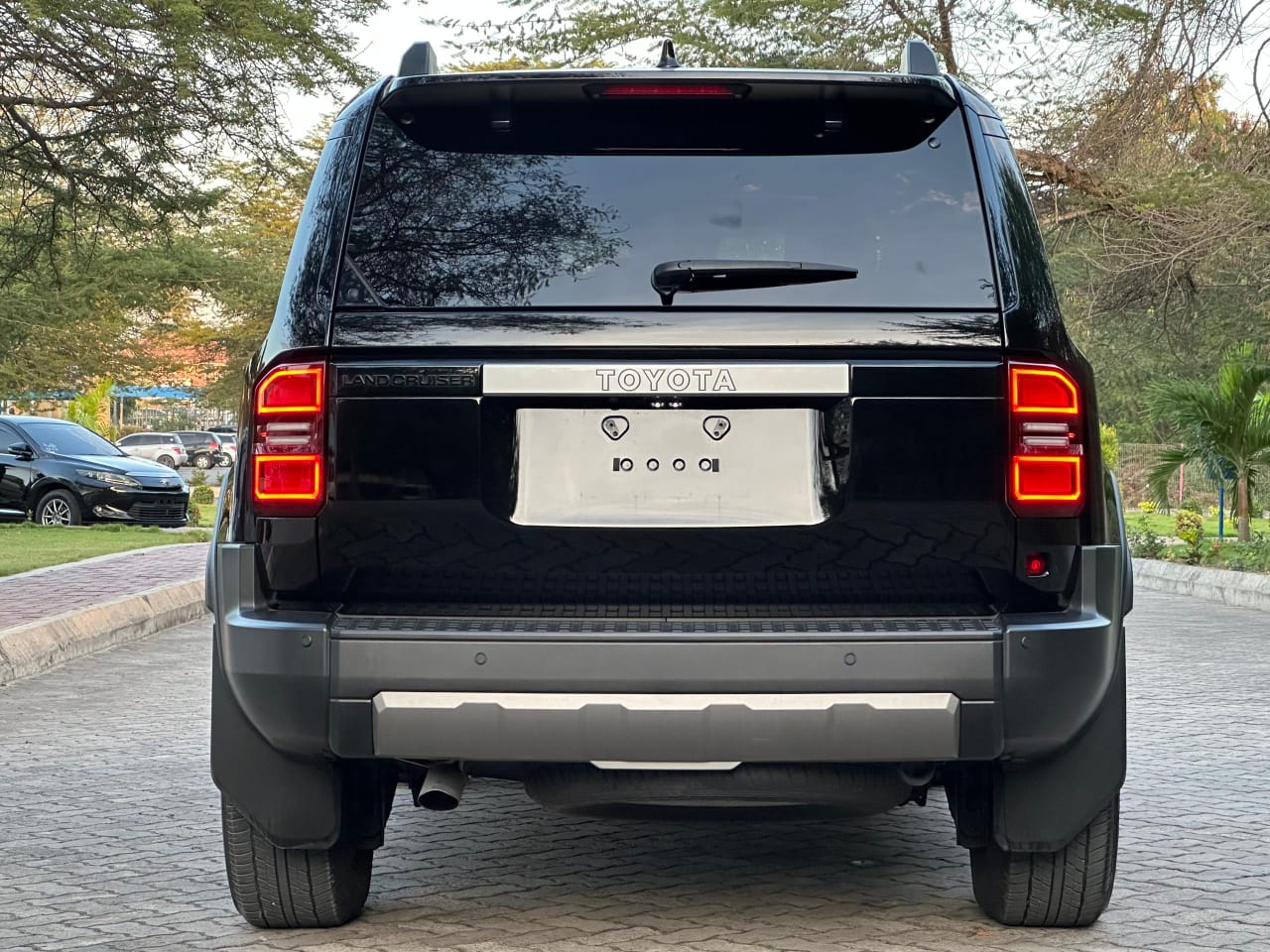 TOYOTA LAND CRUISER 250 VX
