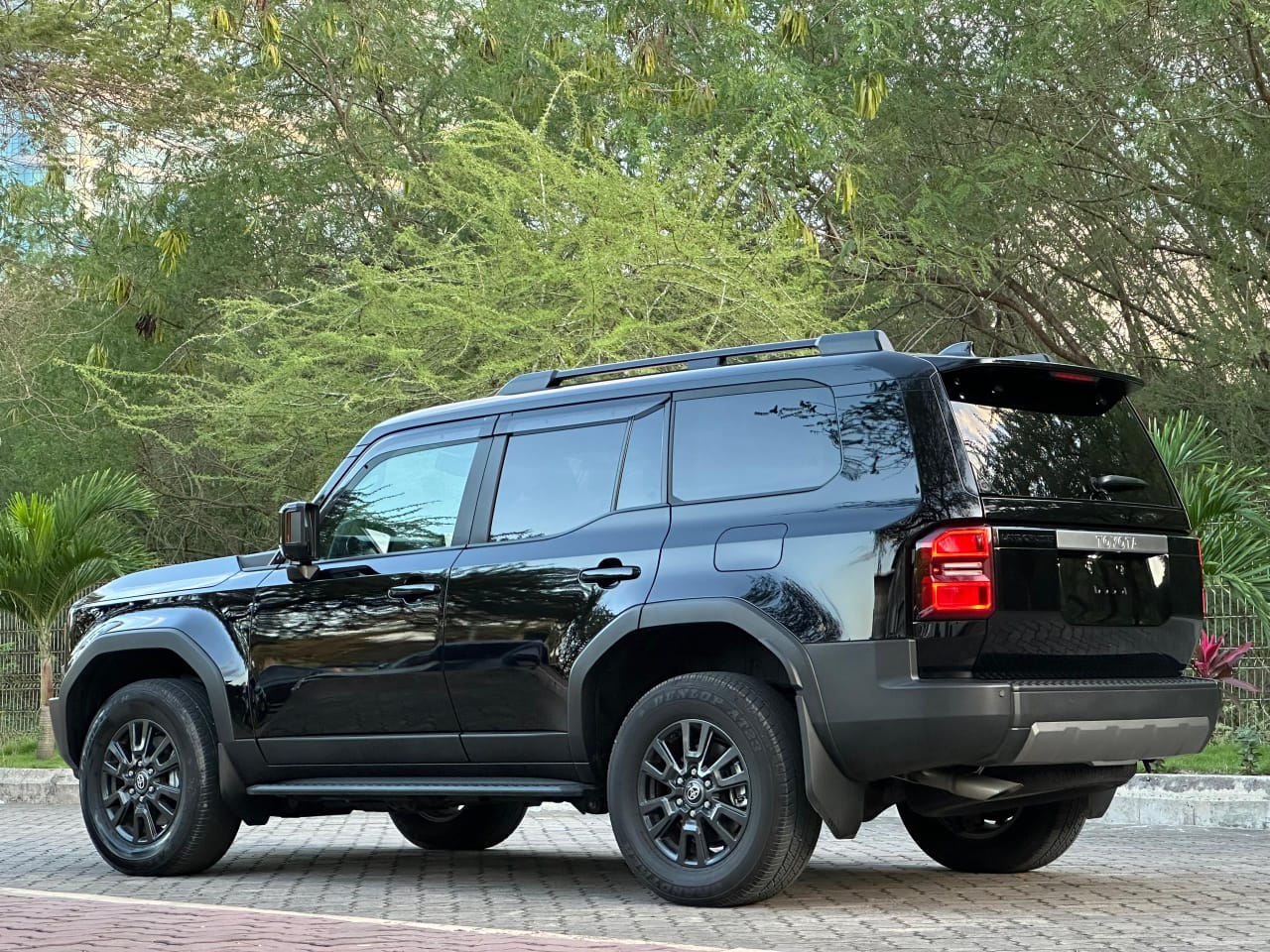 TOYOTA LAND CRUISER 250 VX