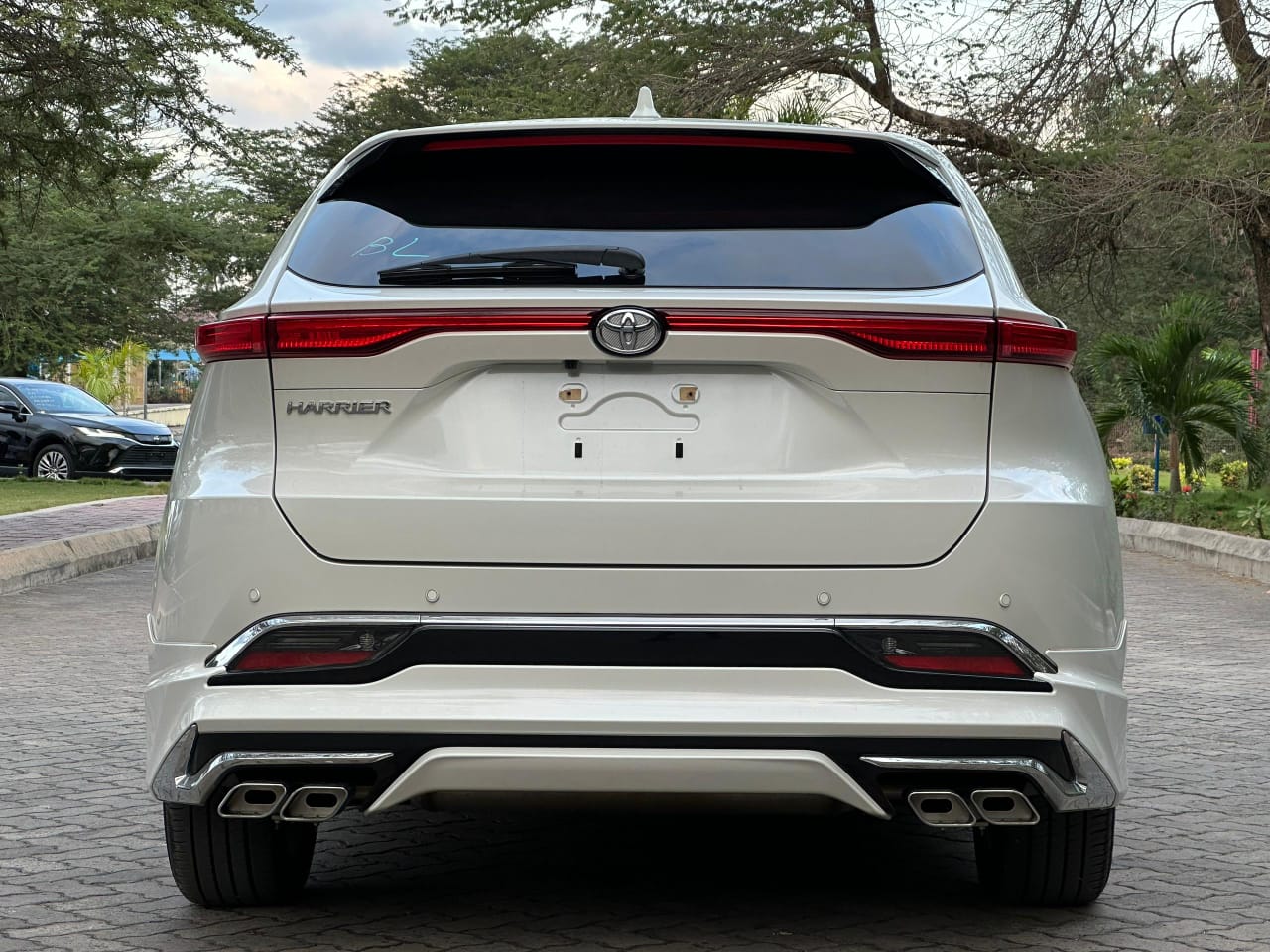 TOYOTA HARRIER