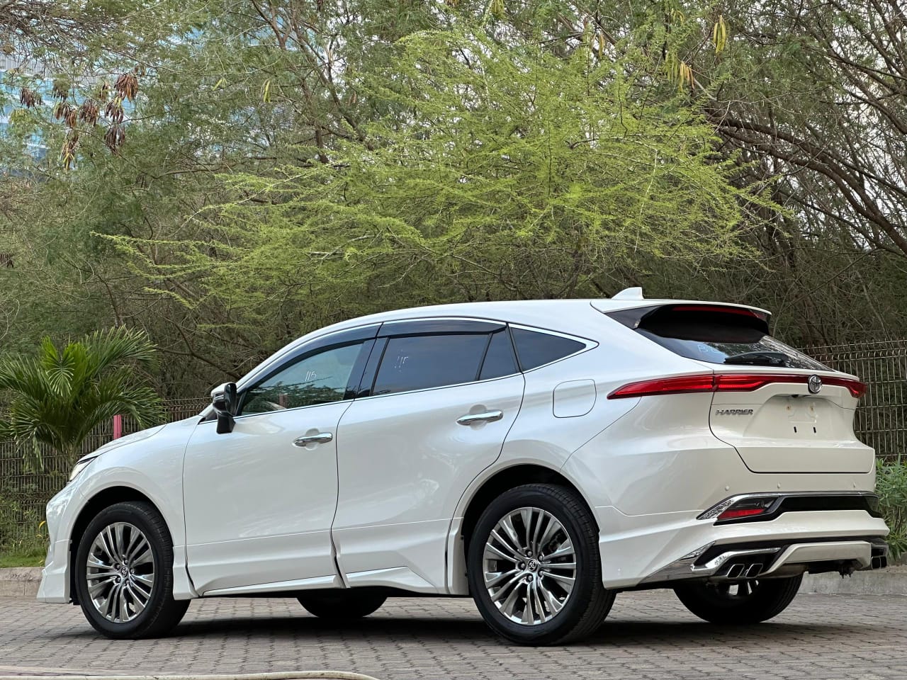 TOYOTA HARRIER