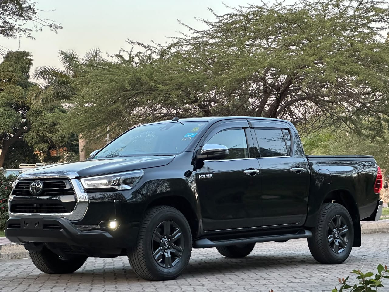 TOYOTA HILUX