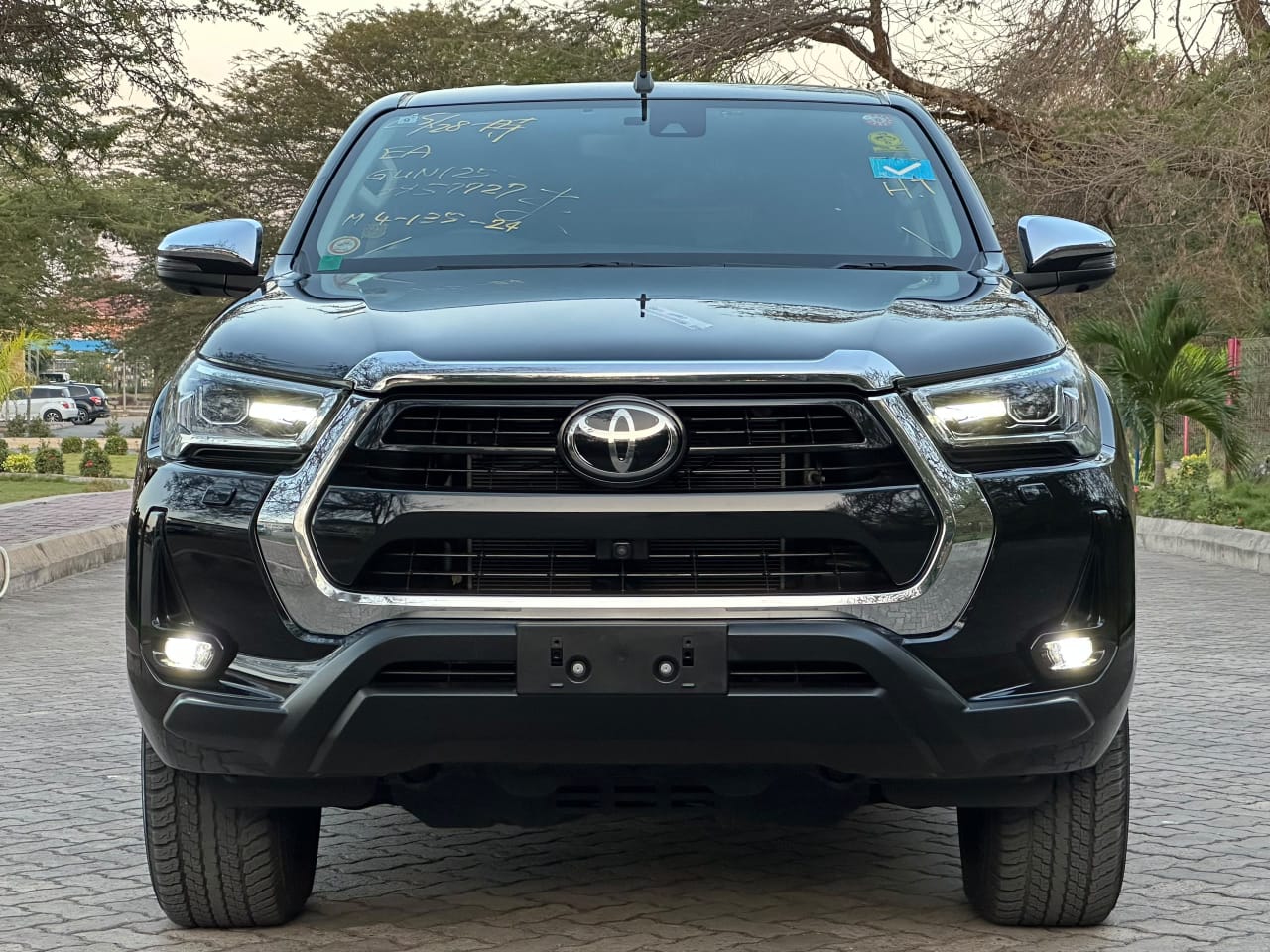 TOYOTA HILUX