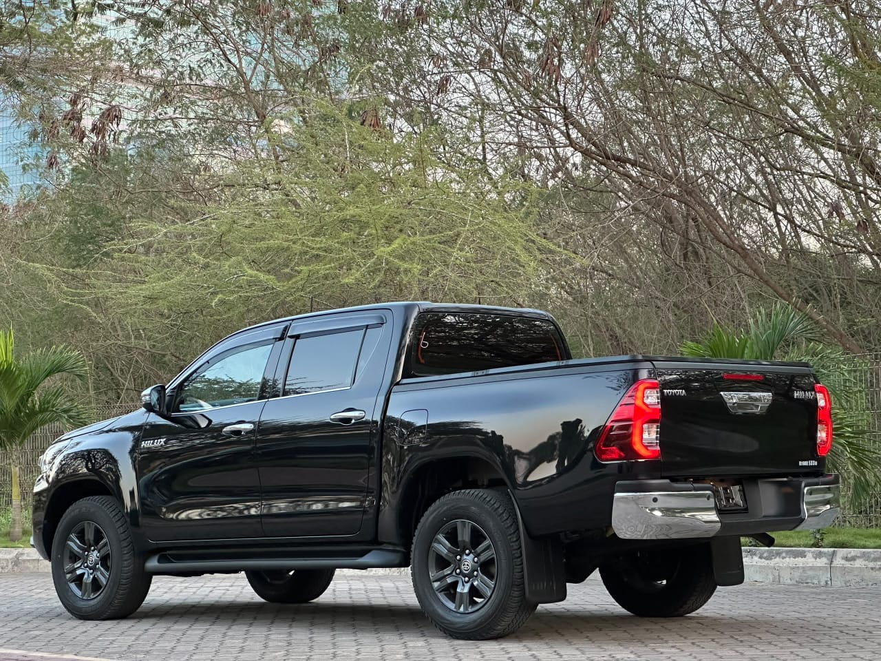 TOYOTA HILUX