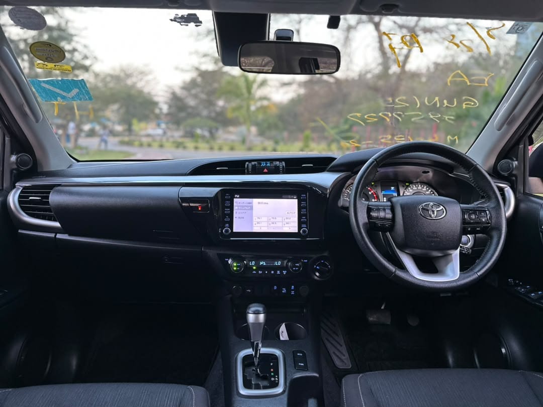 TOYOTA HILUX