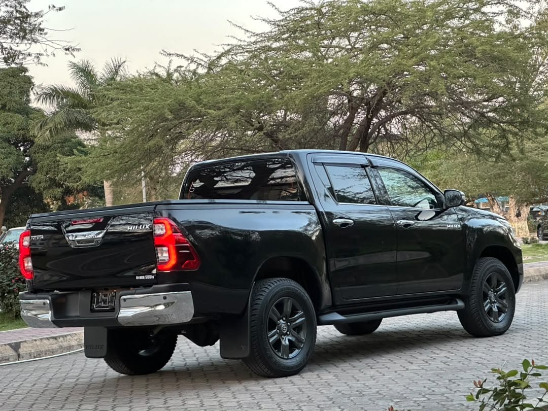 TOYOTA HILUX