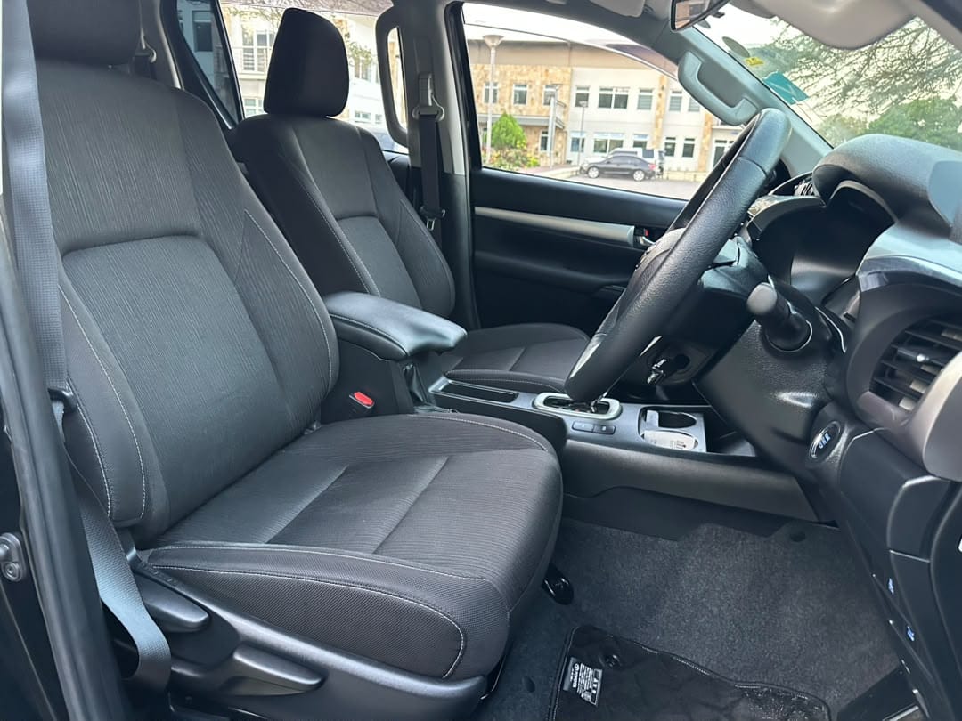 TOYOTA HILUX