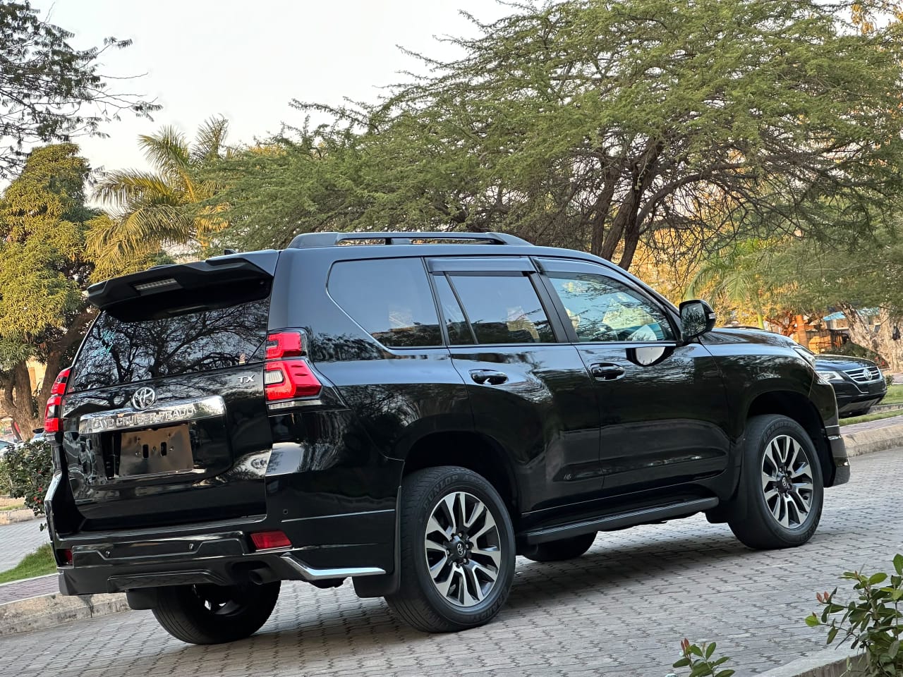TOYOTA LAND CRUISER PRADO