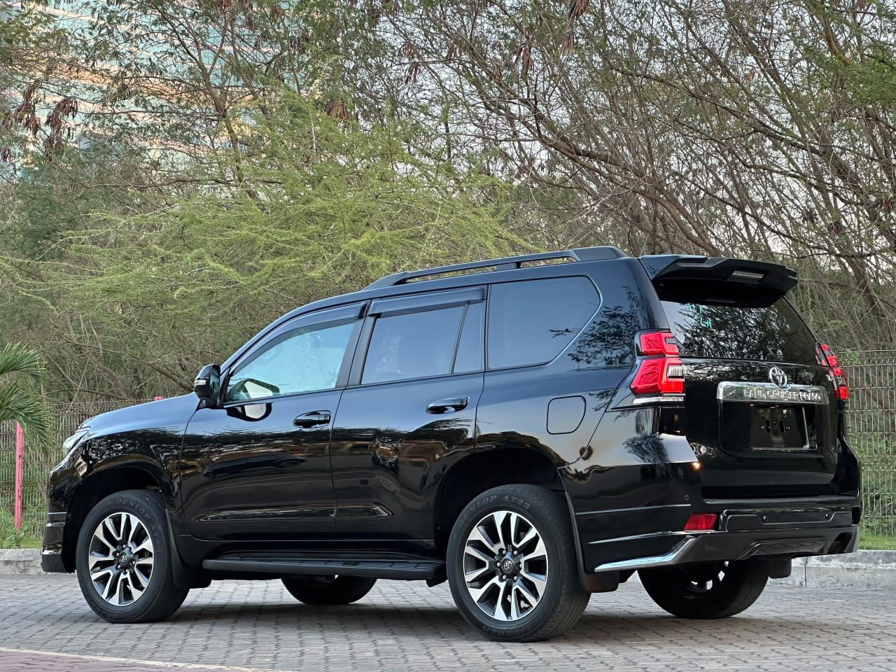 TOYOTA LAND CRUISER PRADO