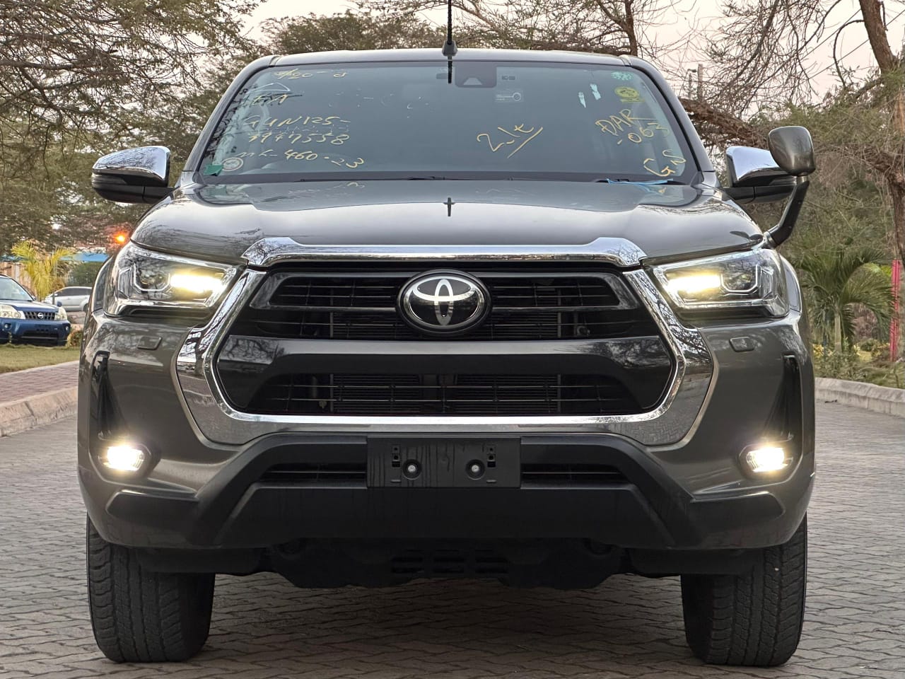 TOYOTA HILUX