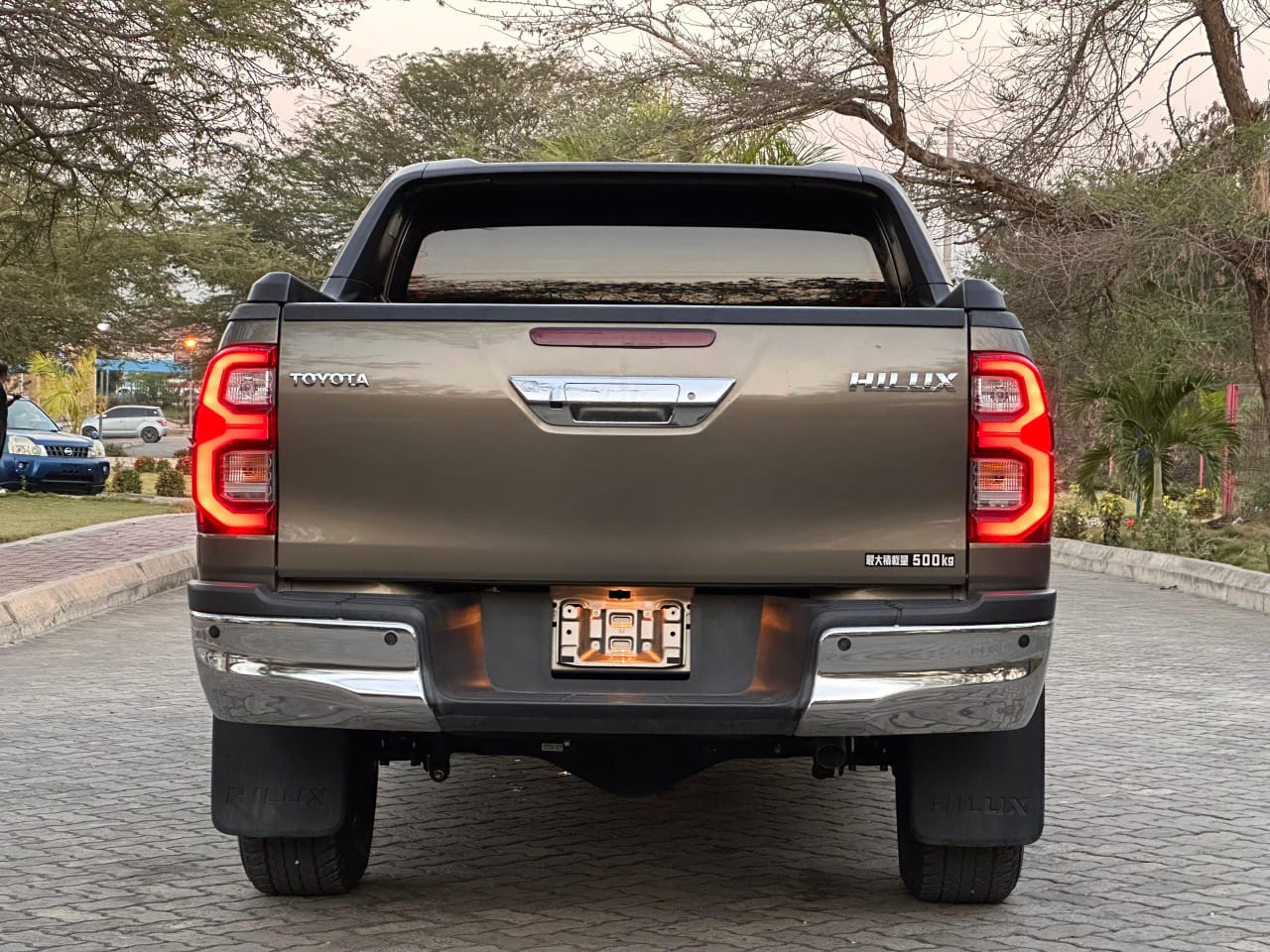 TOYOTA HILUX