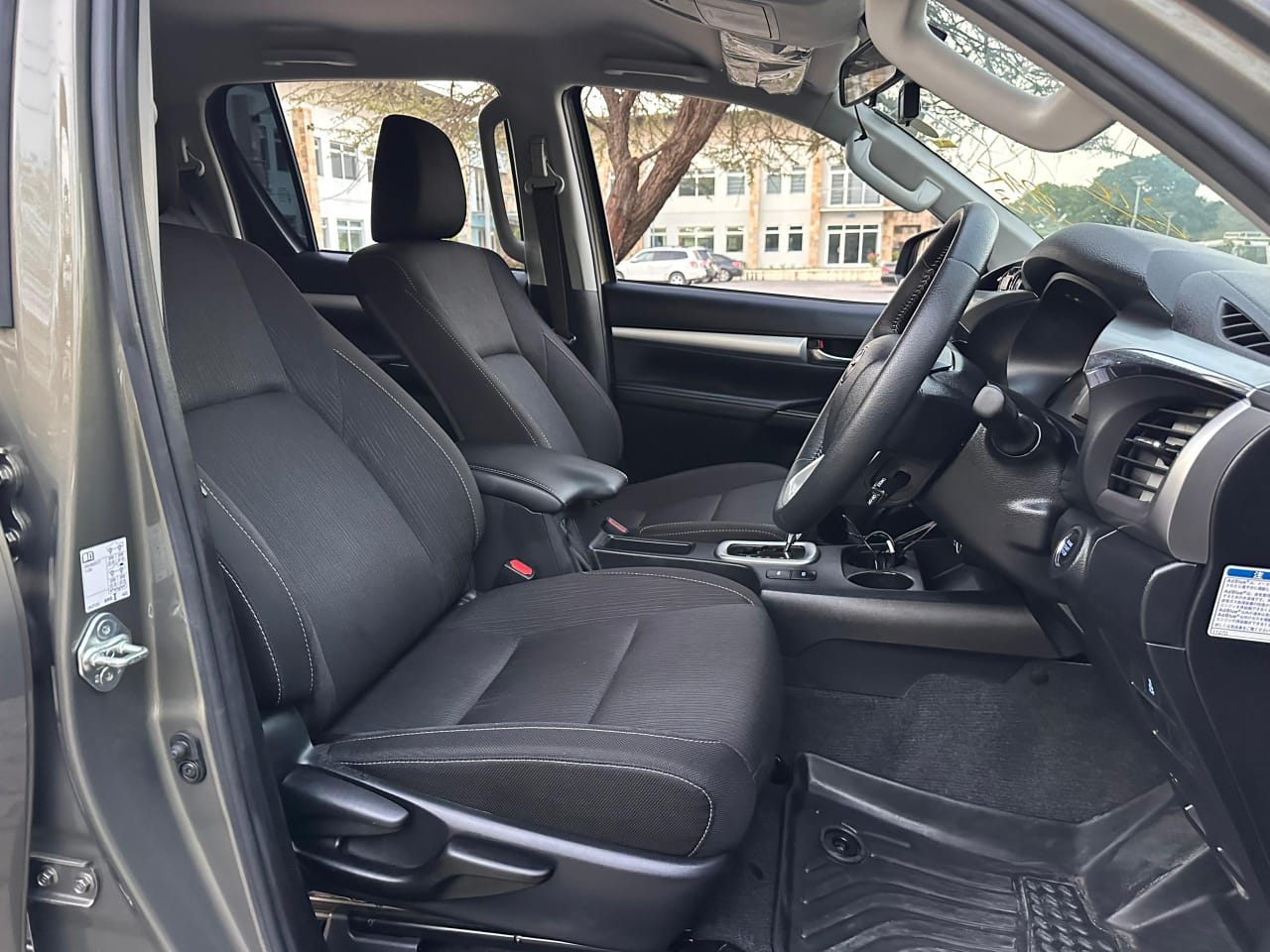 TOYOTA HILUX
