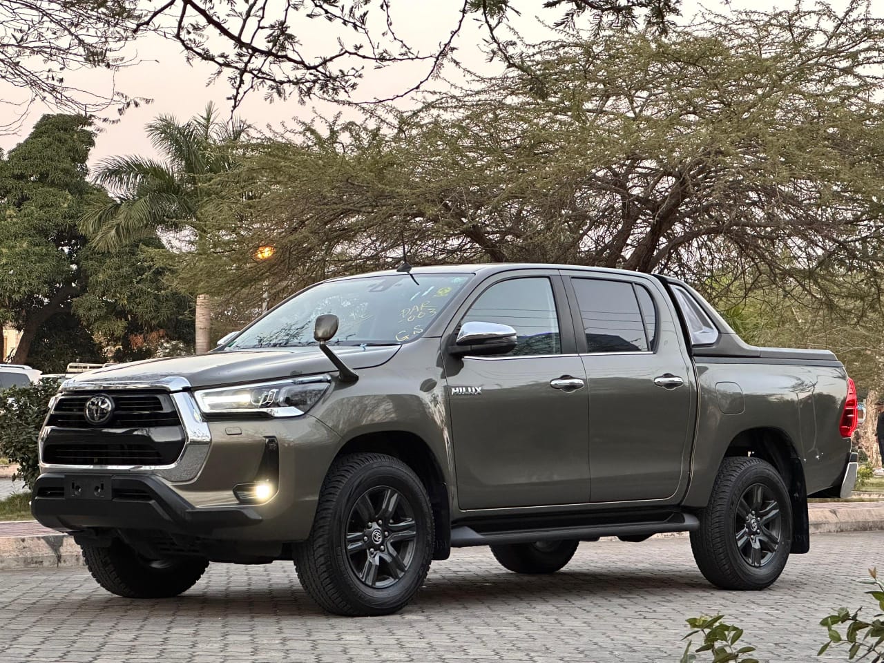 TOYOTA HILUX