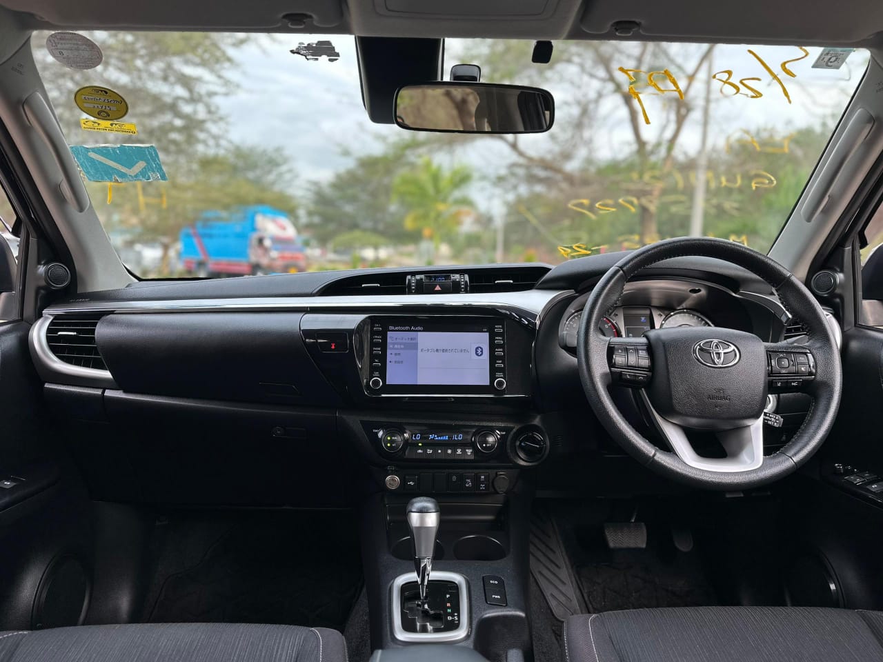 TOYOTA HILUX